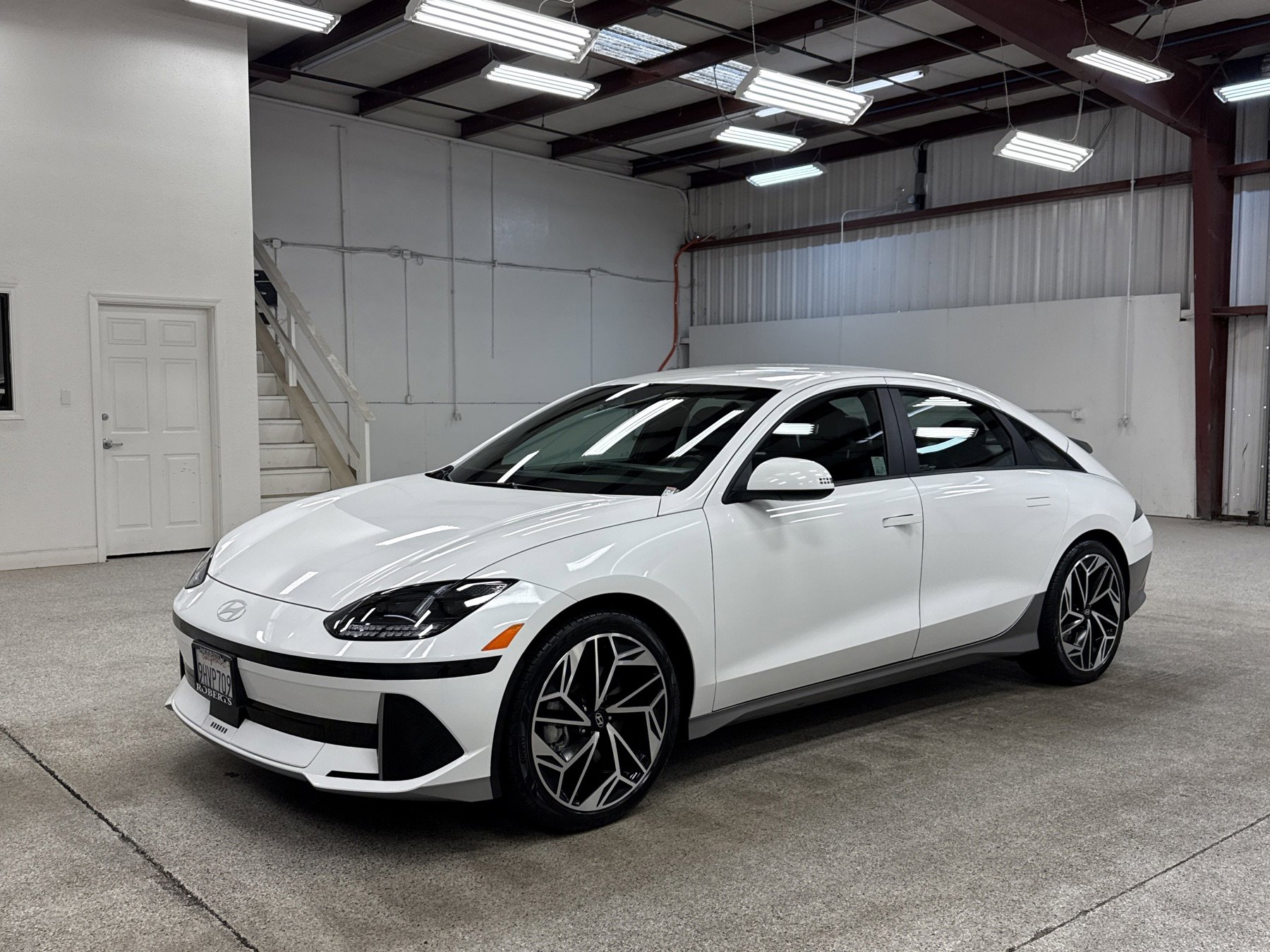 Used 2023 Hyundai Ioniq 6 SEL image 1