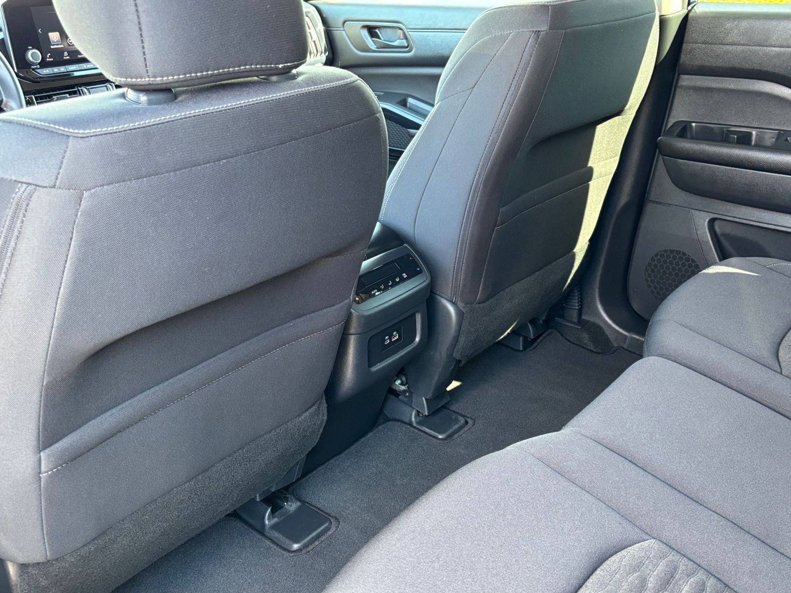 Used 2025 Nissan Pathfinder SV FWD image 24