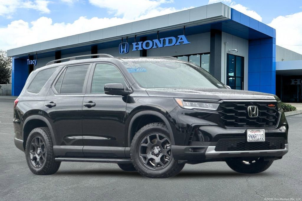 Certified 2025 Honda Pilot TrailSport image 1