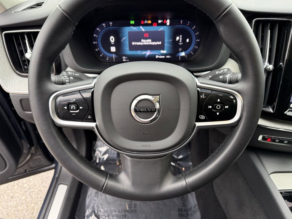Certified 2025 Volvo XC60 B5 Plus image 19