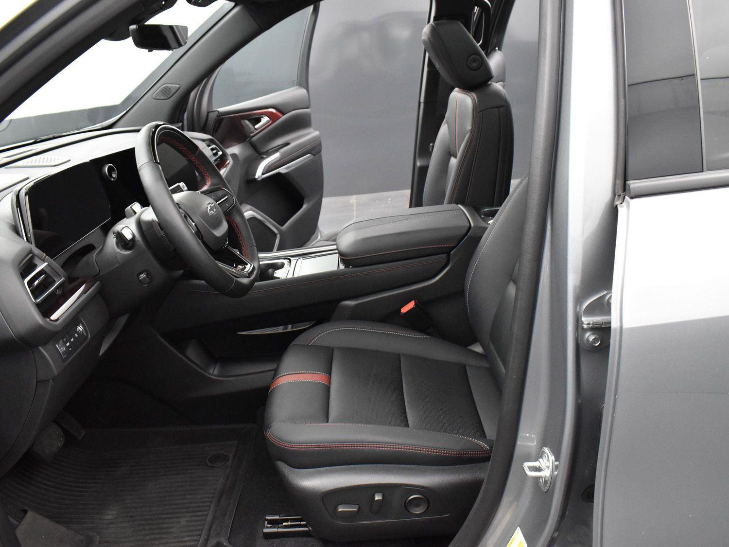 Used 2024 Chevrolet Traverse RS w/ LPO, Floor Liner Package AWD/4WD image 15