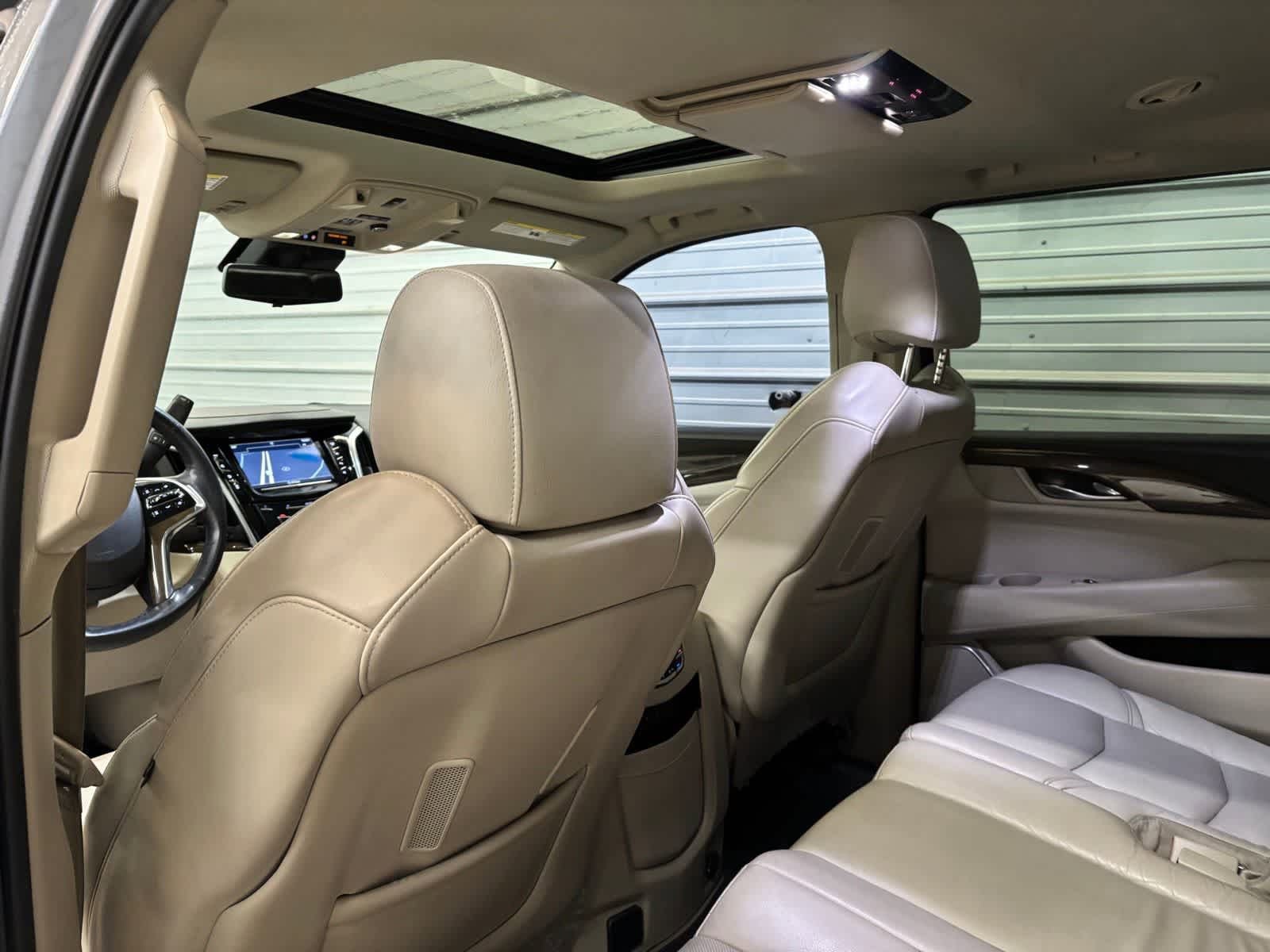 Used 2020 Cadillac Escalade ESV Luxury w/ Escalade Sport Edition AWD/4WD image 23