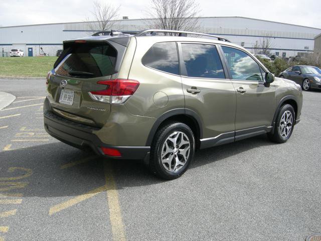 Used 2024 Subaru Forester Premium image 5