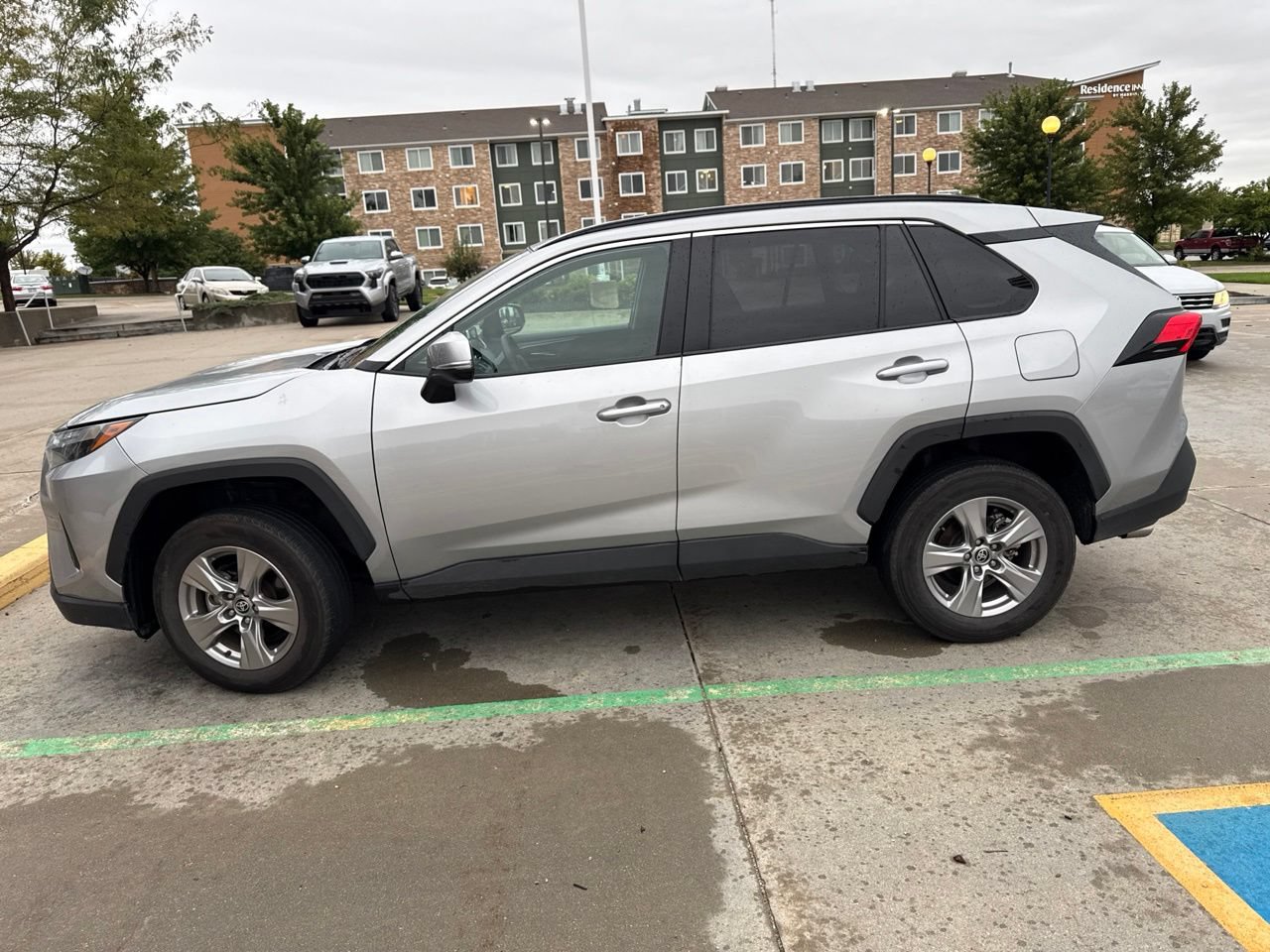 Used 2025 Toyota RAV4 XLE AWD/4WD image 3