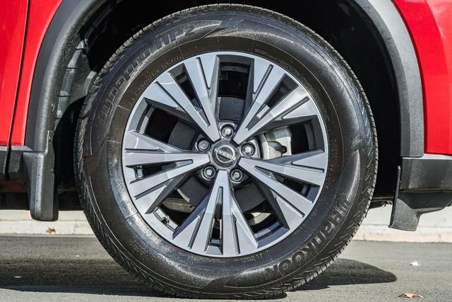 Used 2022 Nissan Rogue SV w/ SV Premium Package image 16