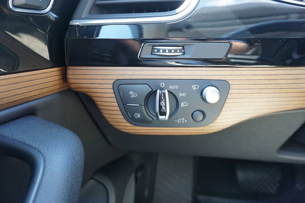 Used 2017 Audi Q7 3.0T Prestige image 4