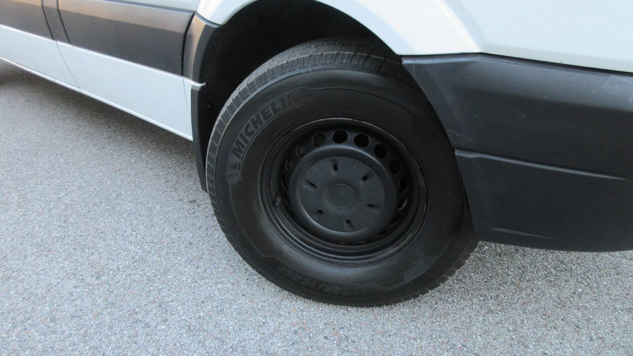 Used 2011 Freightliner Sprinter 2500 image 38