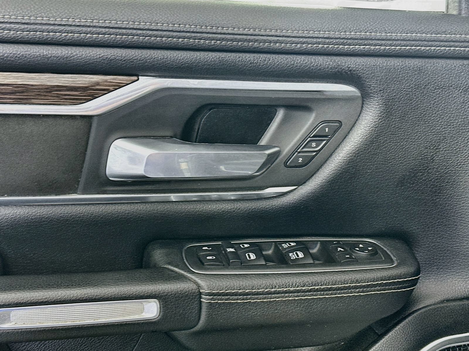 Used 2020 RAM 1500 Laramie AWD/4WD image 17