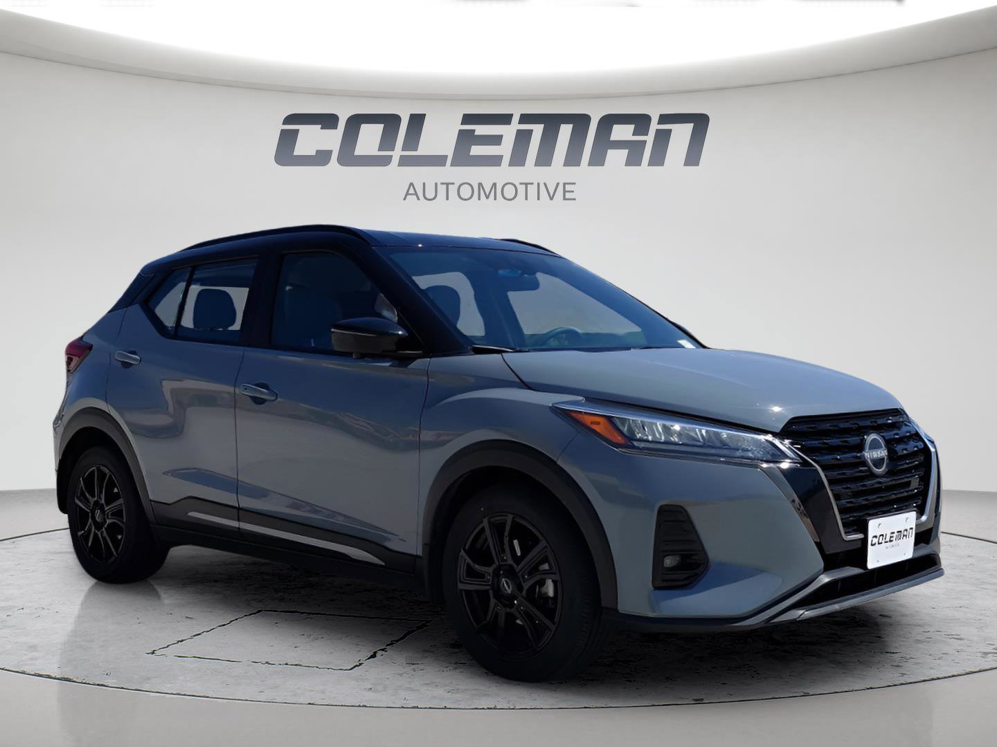 Used 2023 Nissan Kicks SR w/ SR Premium Package FWD image 5