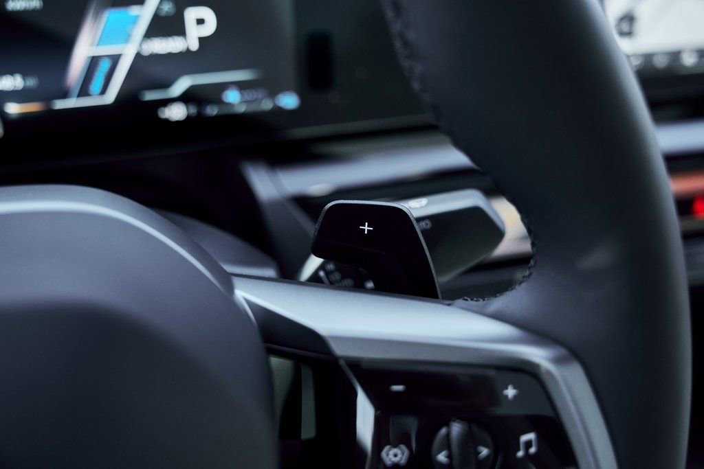 Used 2026 BMW 550e xDrive image 57