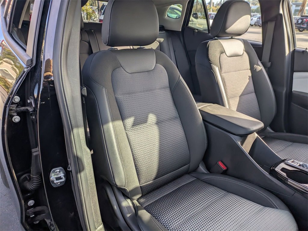 Used 2025 Chevrolet Trax LT w/ LT Convenience Package image 28