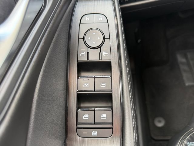 Used 2023 Nissan Rogue SV w/ SV Premium B Package image 17