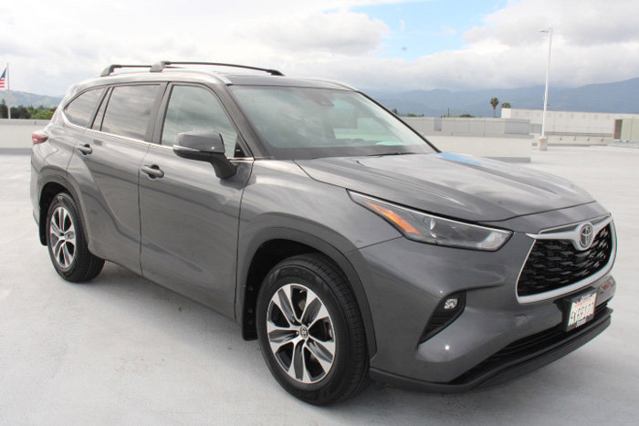 Certified 2024 Toyota Highlander XLE image 2