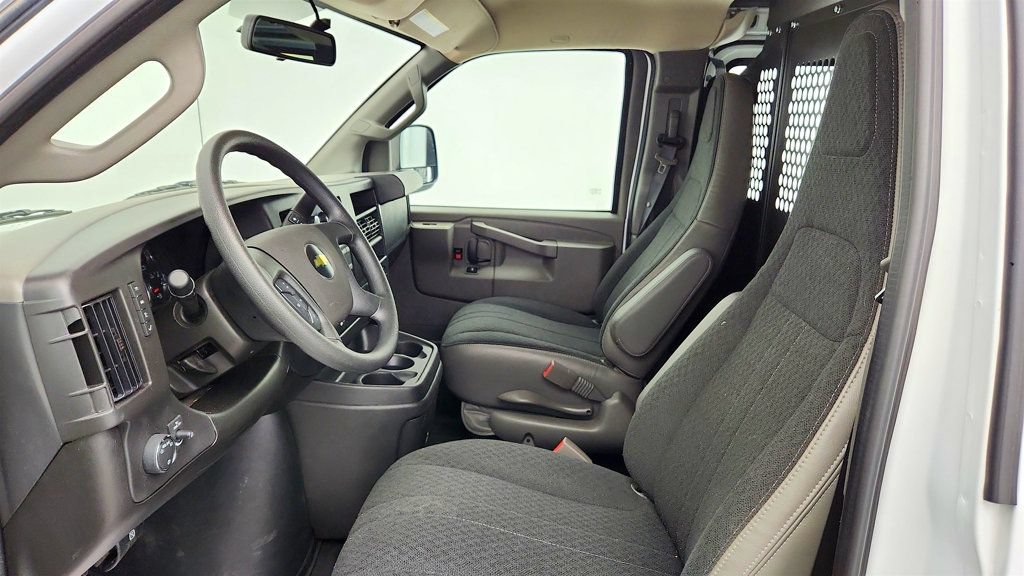 Used 2025 Chevrolet Express 2500 w/ Driver Convenience Package RWD image 16