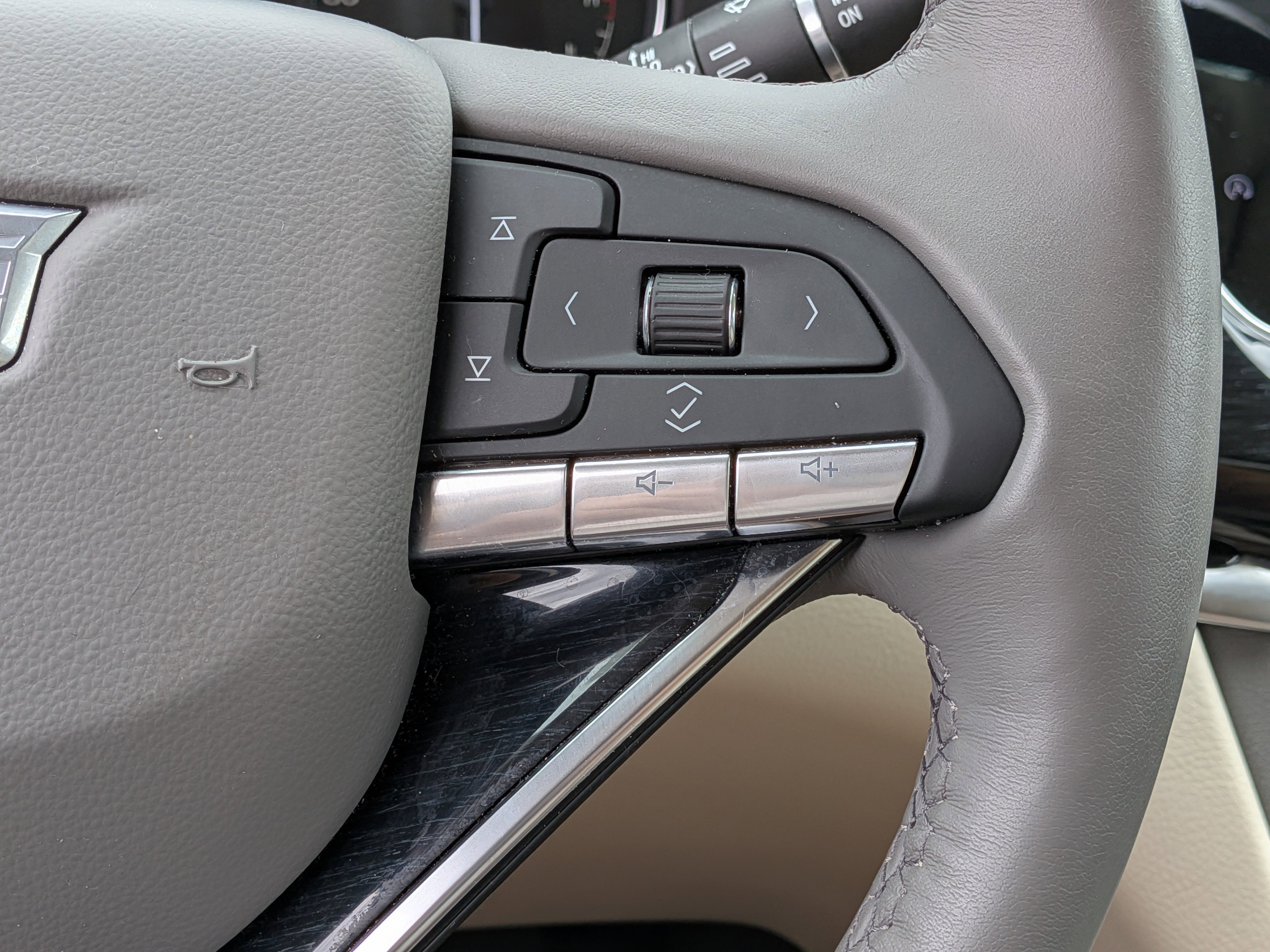 Used 2024 Cadillac XT6 Premium Luxury FWD image 25