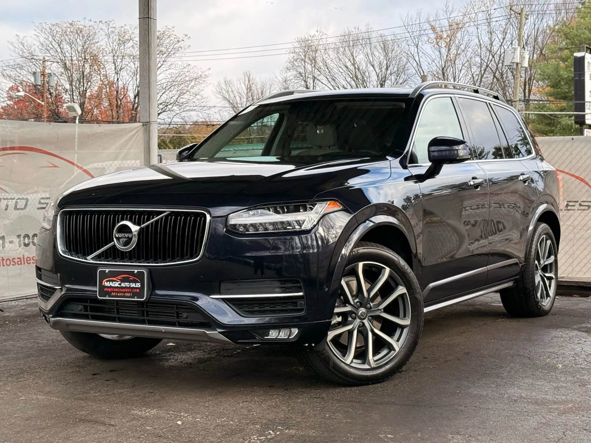 Used 2017 Volvo XC90 T6 Momentum w/ Vision Package image 1