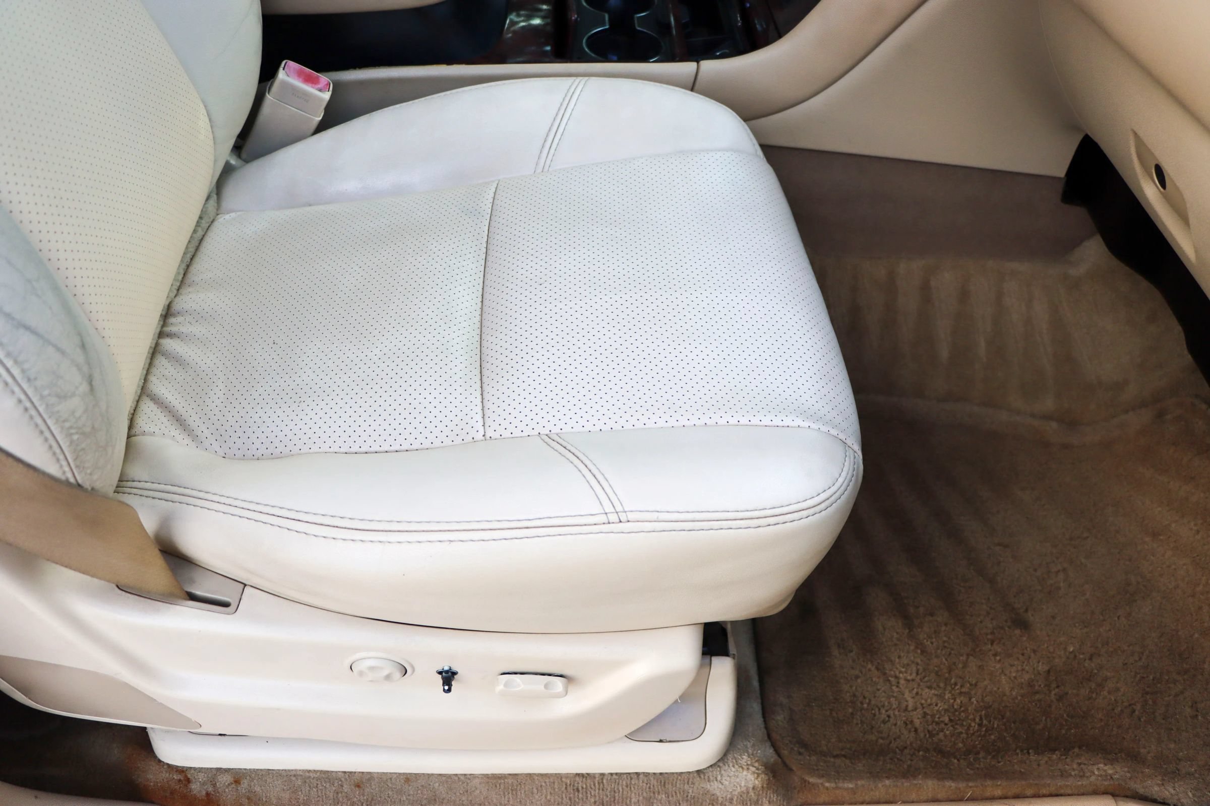 Used 2014 Cadillac Escalade Premium RWD image 26
