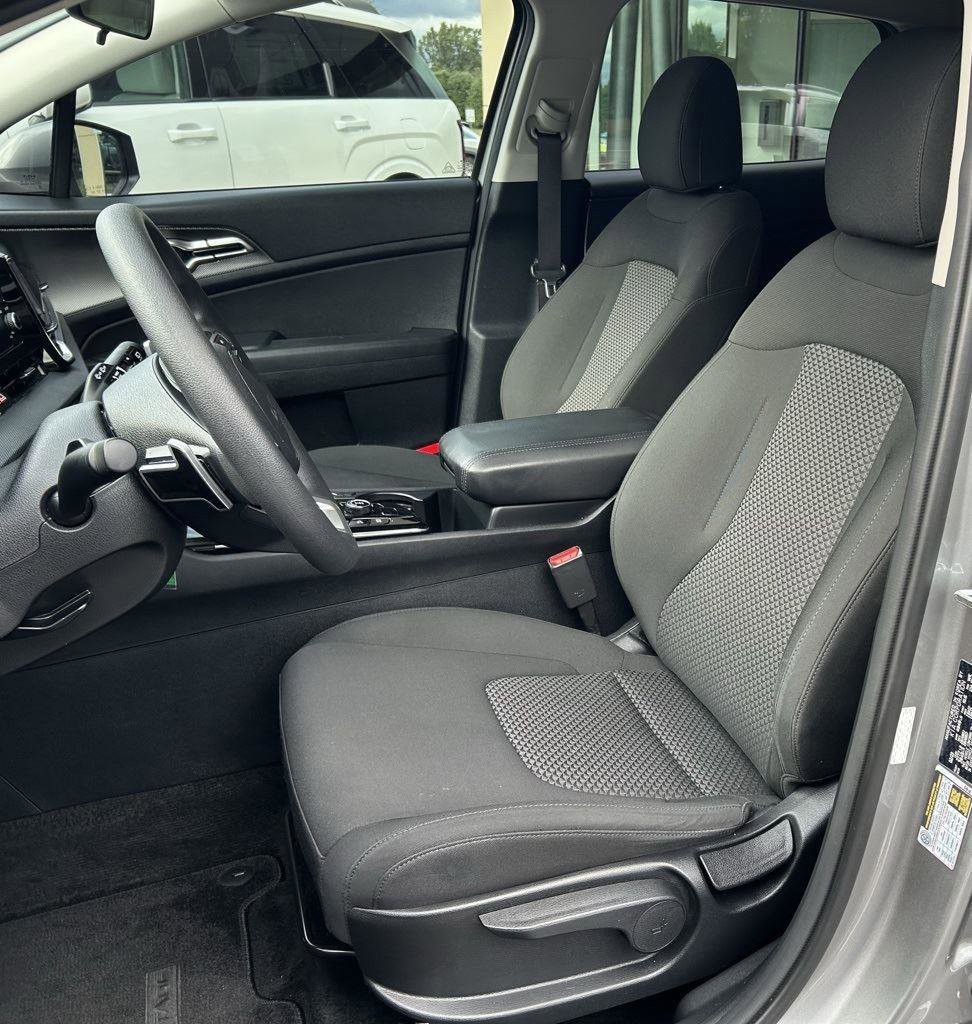 Used 2023 Kia Sportage LX image 13