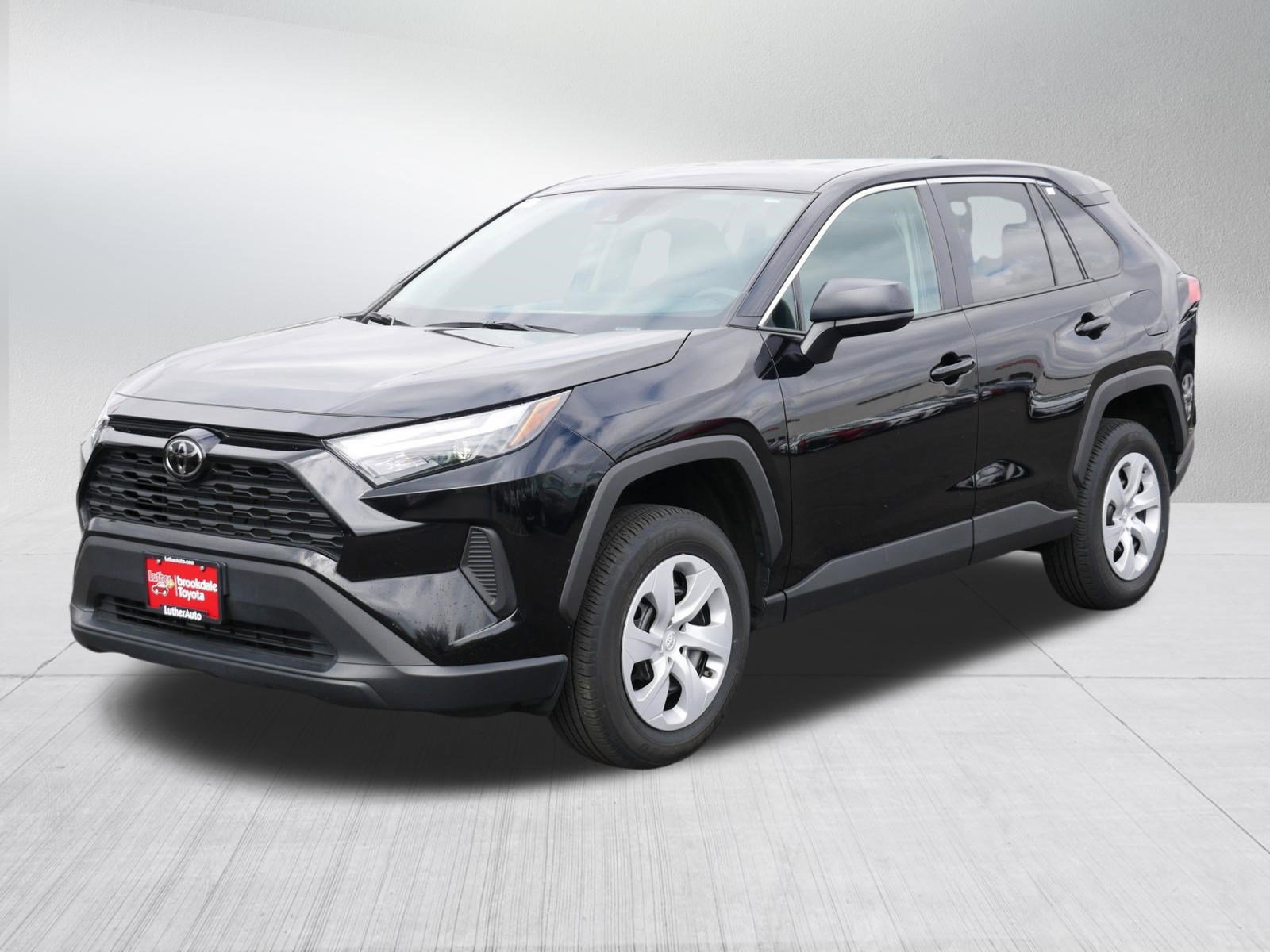 Used 2024 Toyota RAV4 LE AWD/4WD image 3