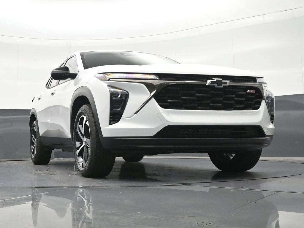 Used 2026 Chevrolet Trax RS FWD image 29