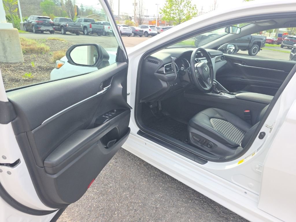 Used 2020 Toyota Camry SE image 9