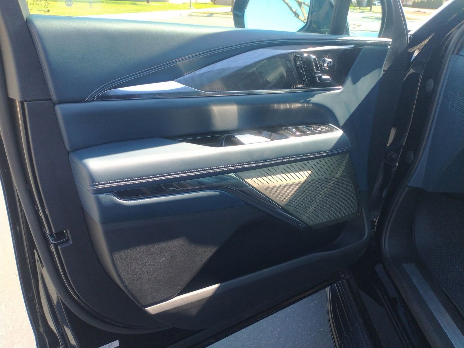 New 2025 Cadillac Escalade IQ Luxury 2 image 19