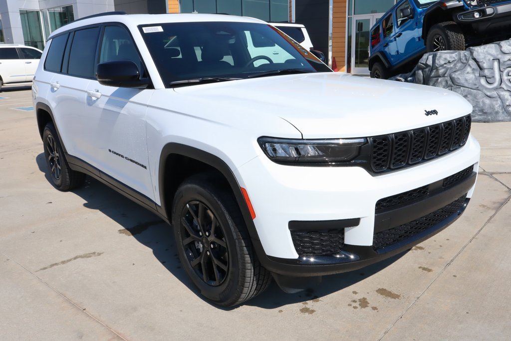 New 2025 Jeep Grand Cherokee L Altitude image 1