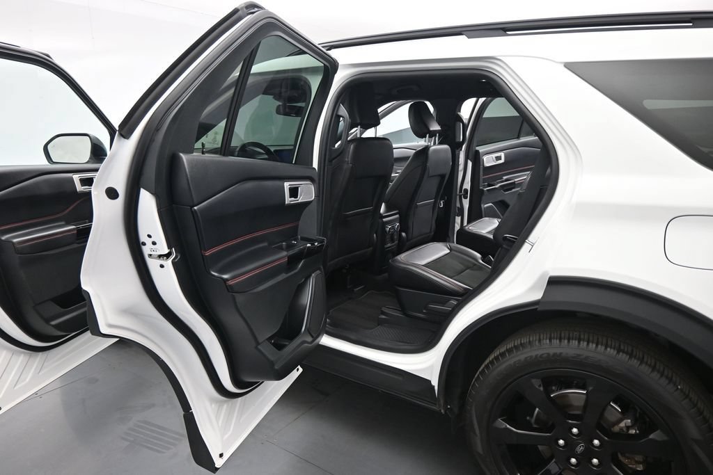 Certified 2023 Ford Explorer ST-Line w/ Class IV Trailer Tow Package RWD image 17