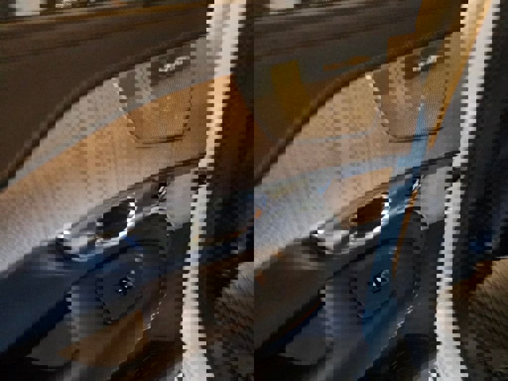 Certified 2024 Volvo XC90 T8 Ultimate w/ Lounge Package image 15