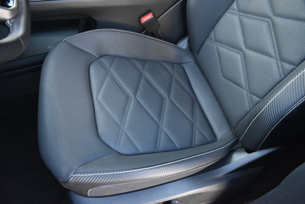 Used 2024 Volkswagen Atlas Cross Sport SE image 12