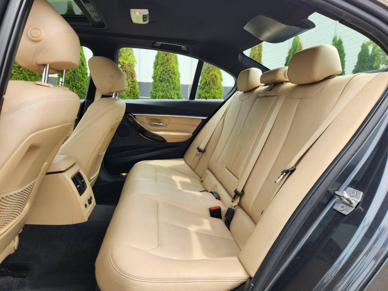 Used 2017 BMW 330i xDrive Sedan AWD/4WD image 10