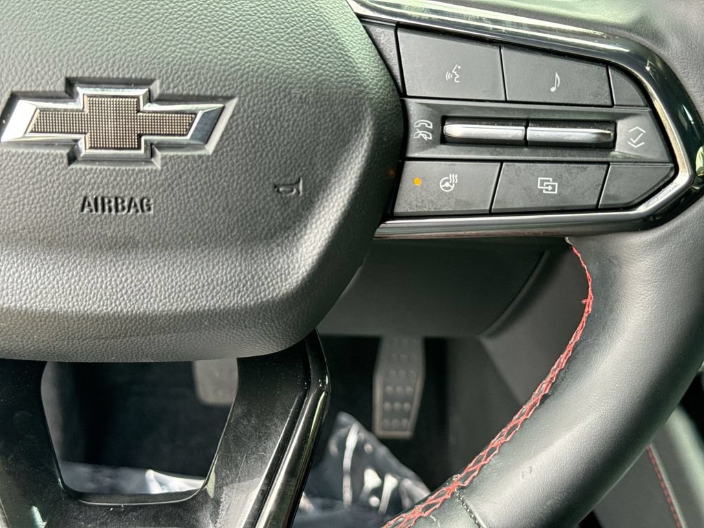 Used 2025 Chevrolet Traverse RS FWD image 18