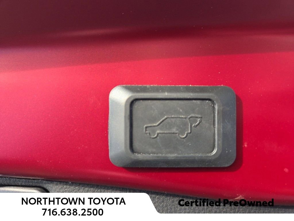 Used 2021 Toyota RAV4 XLE image 10