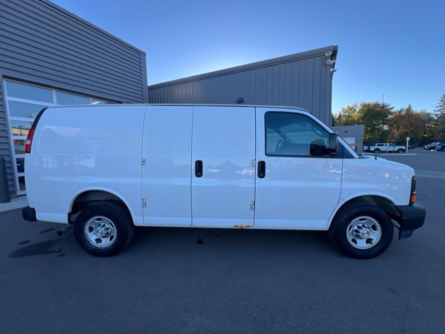 Used 2017 Chevrolet Express 2500 RWD image 4