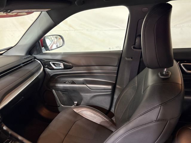 Used 2022 Jeep Compass Limited image 28