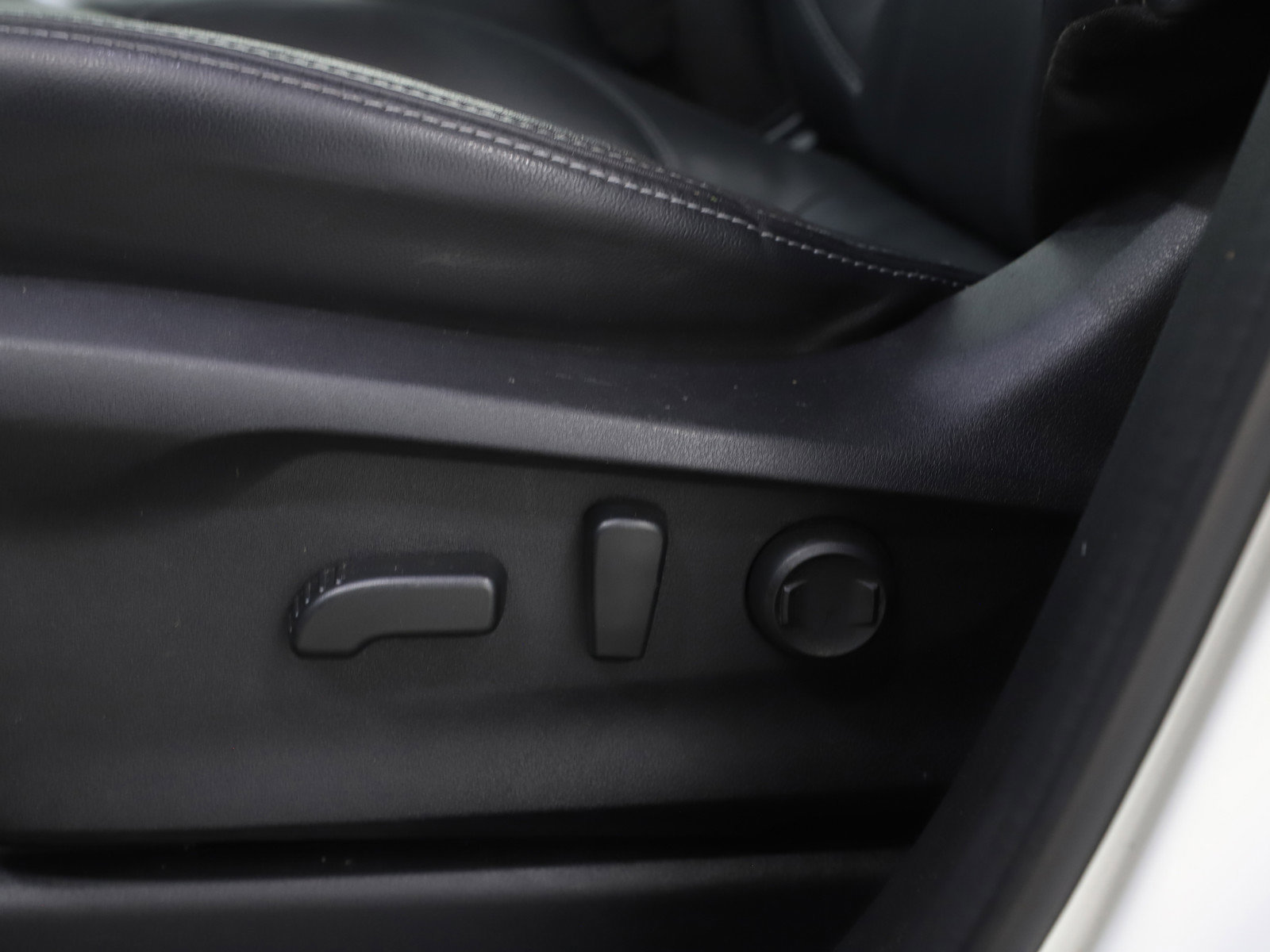 Used 2020 Subaru Ascent Limited w/ Technology Package image 28