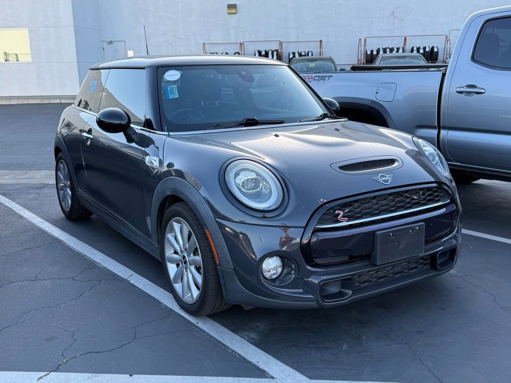 Used 2019 MINI Cooper S image 1