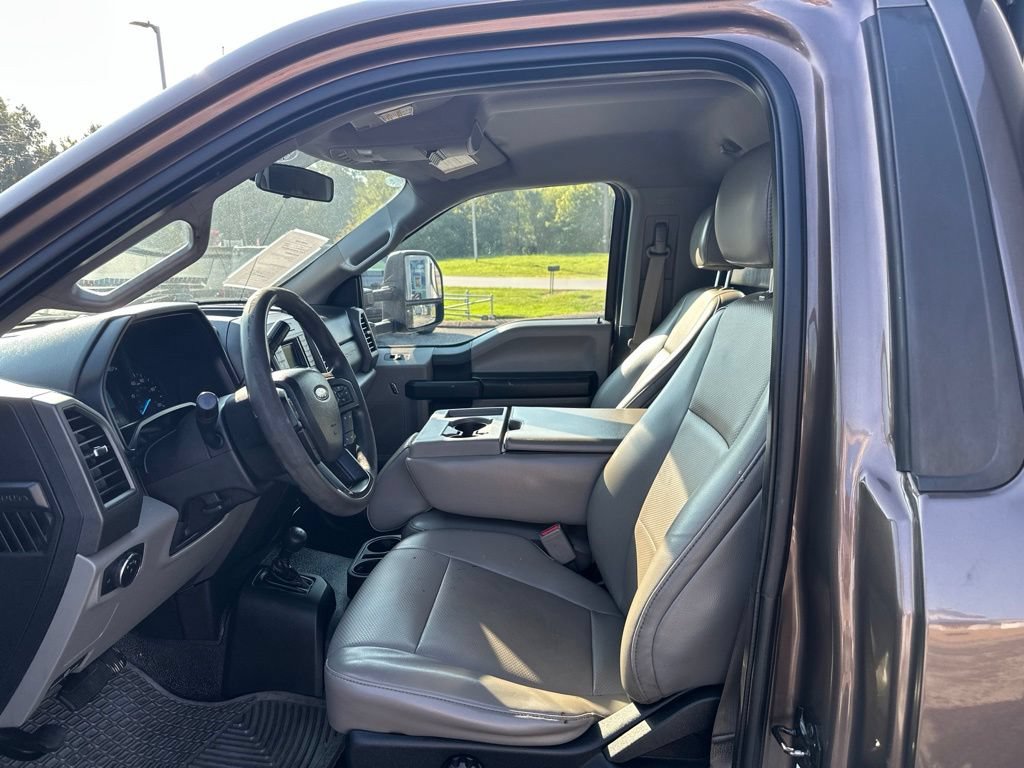 Used 2017 Ford F550 4x4 Regular Cab Super Duty image 10