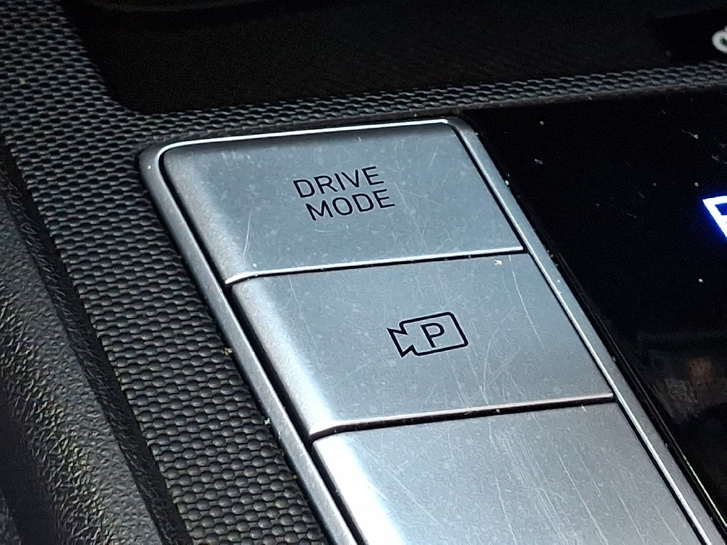 Used 2025 Hyundai Elantra SEL FWD image 25