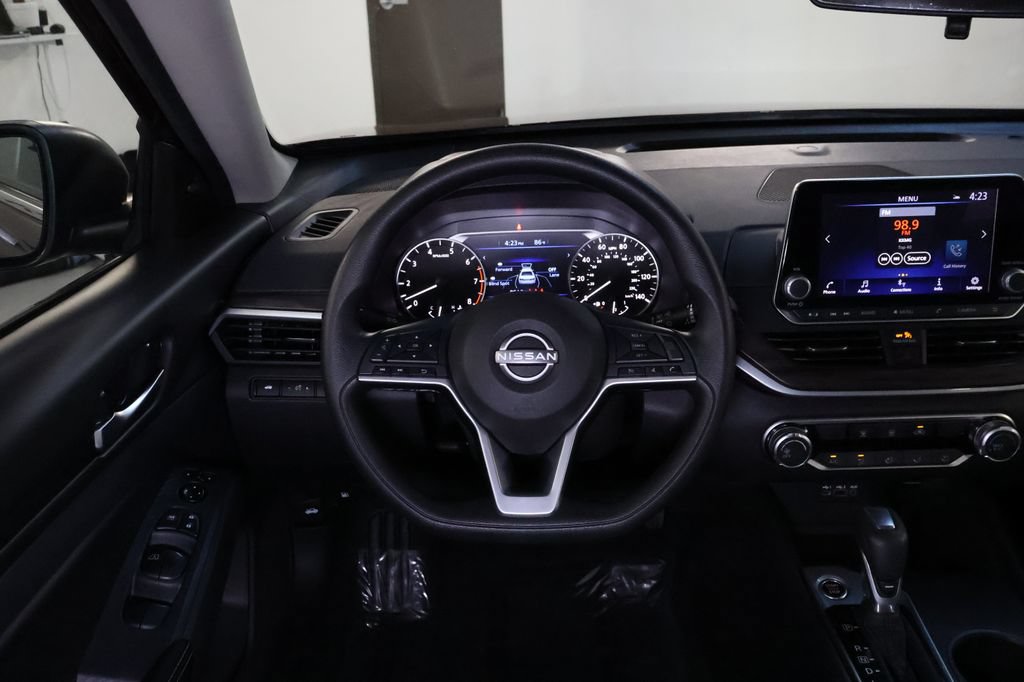 Used 2025 Nissan Altima 2.5 SV AWD/4WD image 18