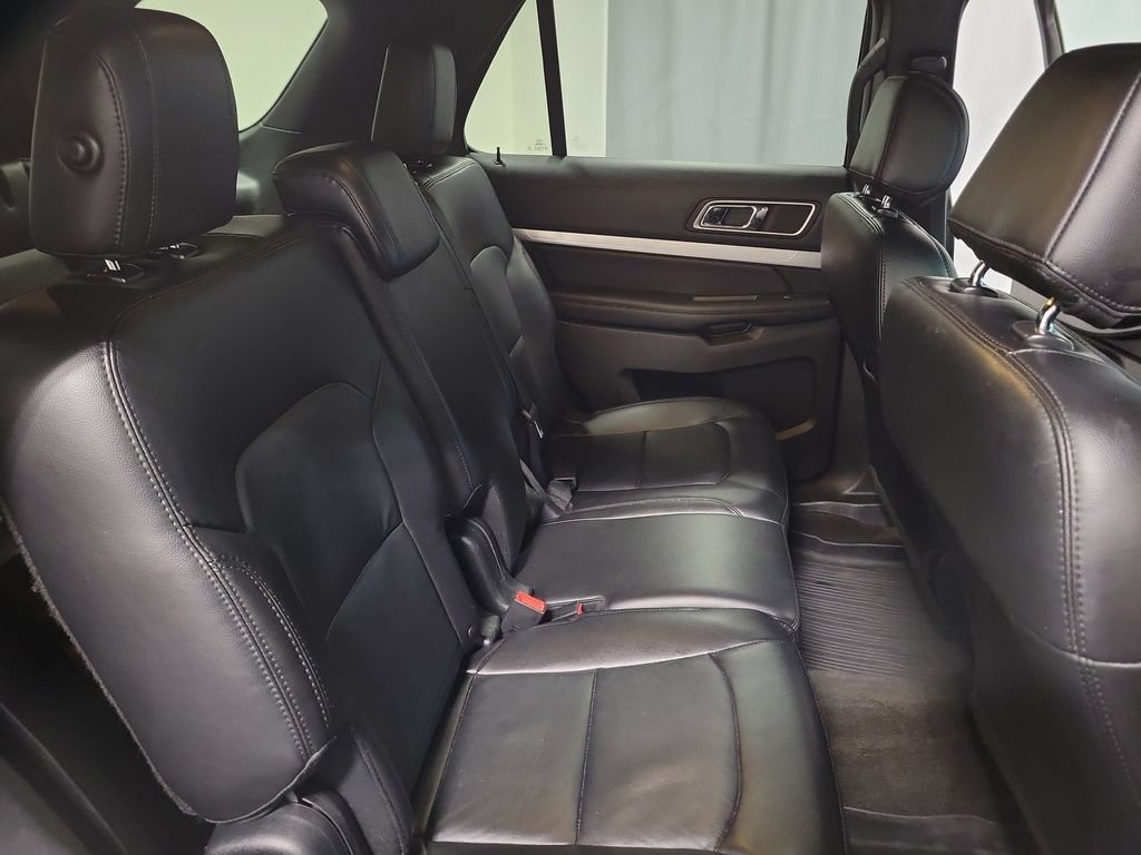 Used 2017 Ford Explorer XLT w/ Equipment Group 202A FWD image 33