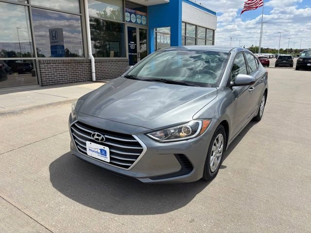 Used 2017 Hyundai Elantra SE w/ Cargo Package FWD image 1