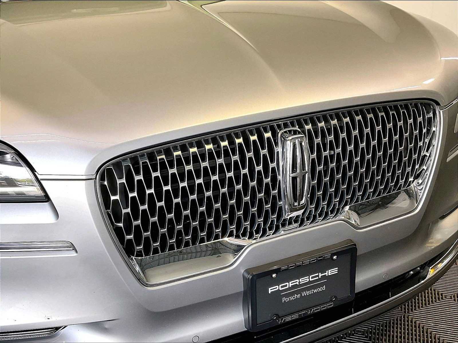 Used 2021 Lincoln Aviator AWD image 34