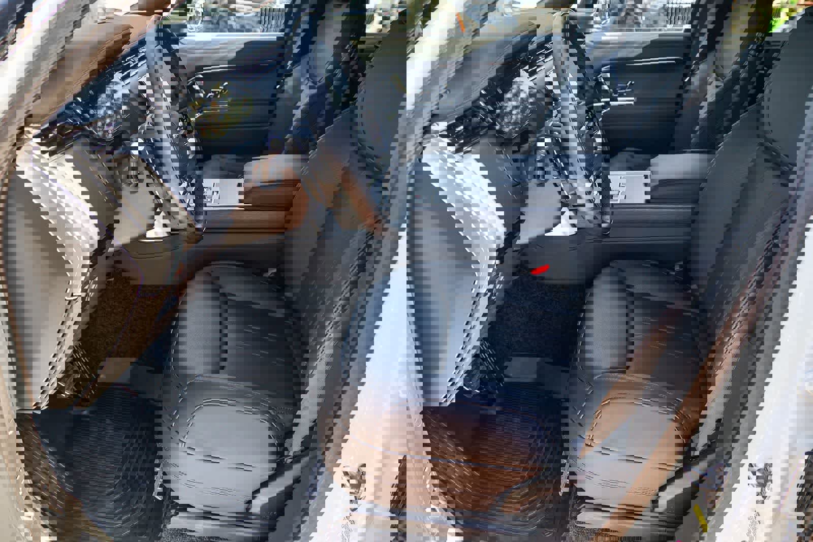 New 2026 Land Rover Range Rover Long Wheelbase SE image 19