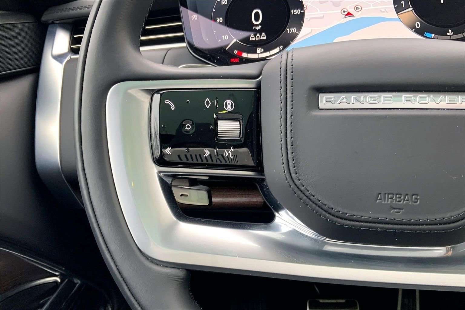 Used 2025 Land Rover Range Rover SE image 23