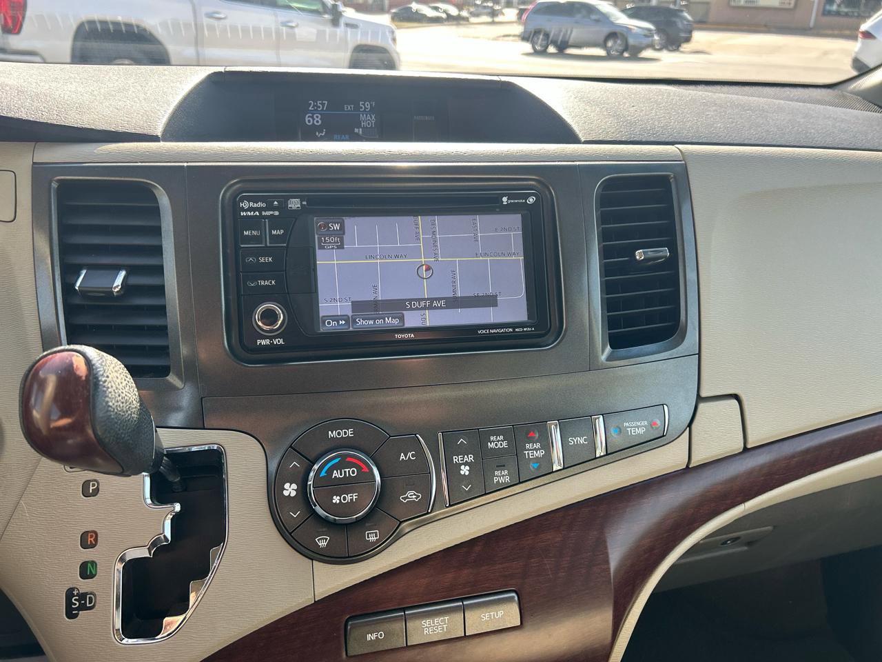 Used 2014 Toyota Sienna XLE w/ Entertainment Package FWD image 21