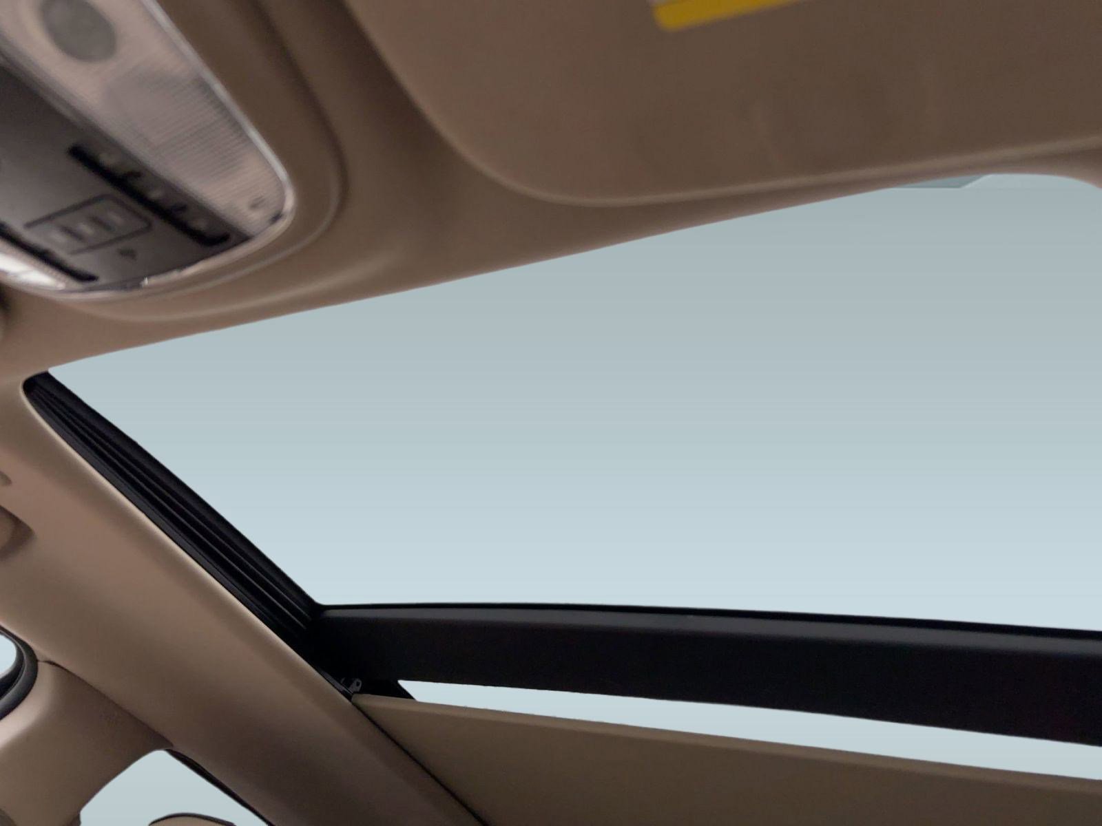 Used 2021 Jeep Grand Cherokee Overland w/ Trailer Tow Group IV image 16