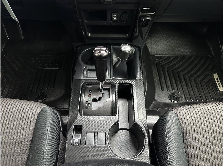 Used 2018 Toyota 4Runner TRD Off-Road AWD/4WD image 28