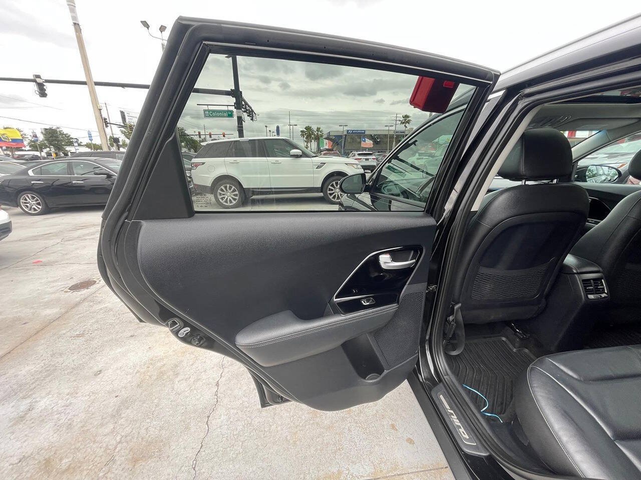 Used 2017 Kia Niro Touring FWD image 5