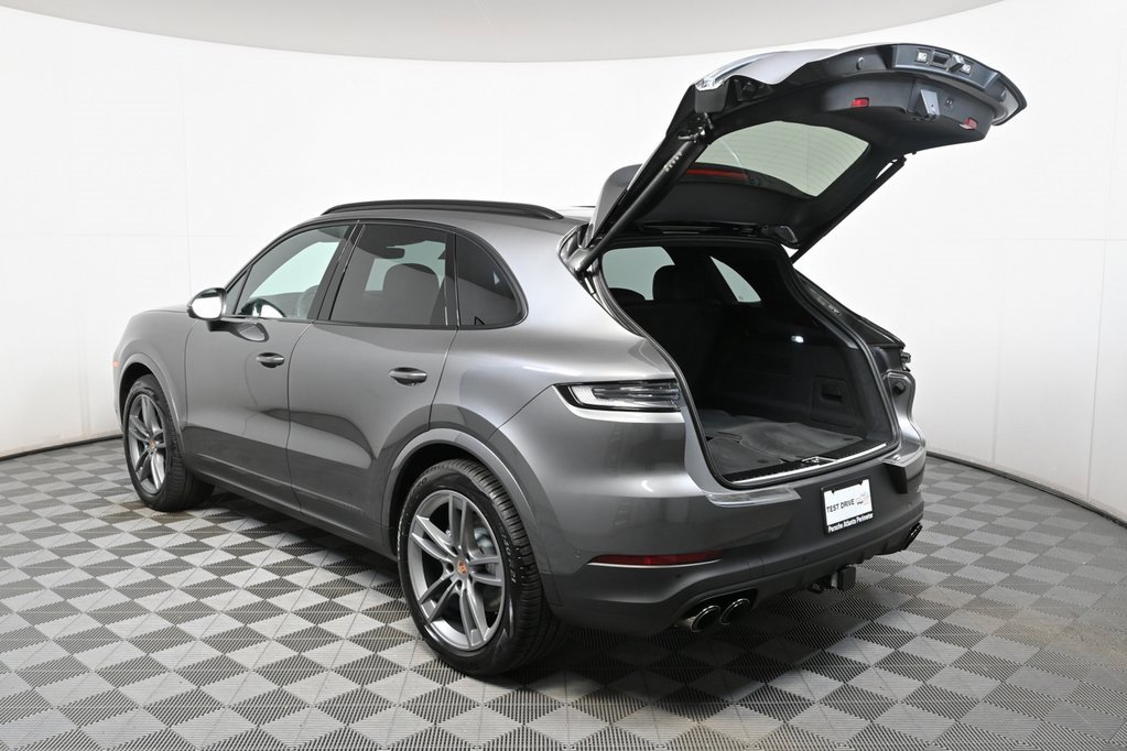 Used 2025 Porsche Cayenne image 27